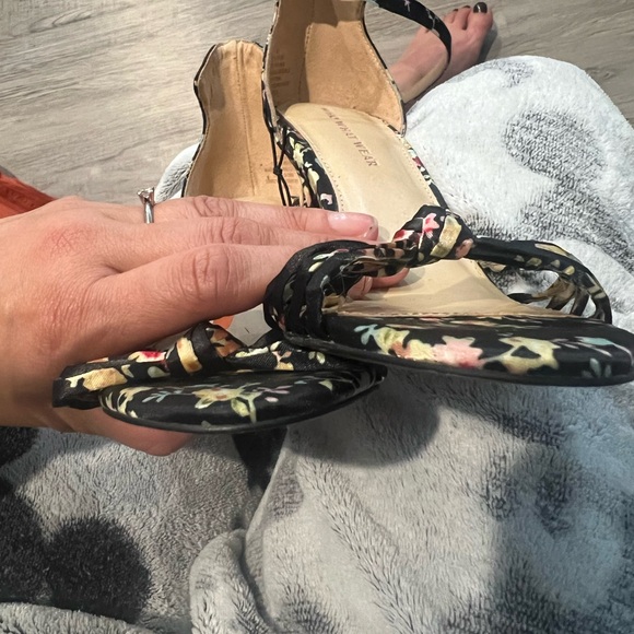 Who What Wear Black Floral Heels - Picture 6 of 7